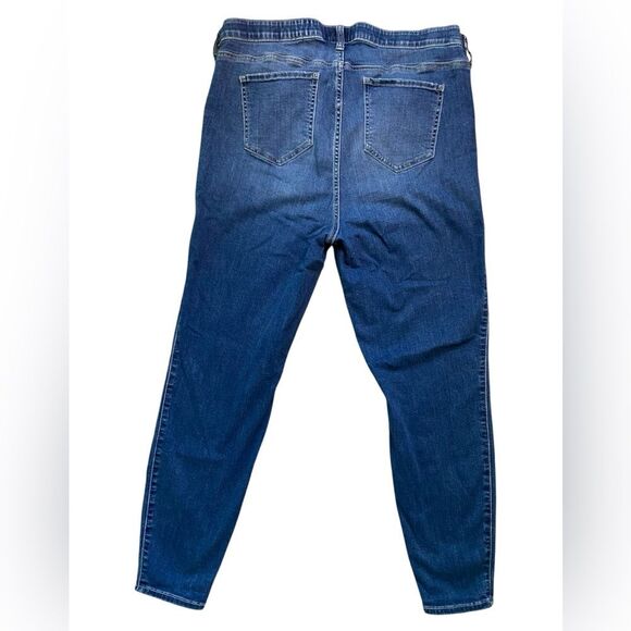 Torrid Medium Wash Super Soft High Rise Sky High Skinny Jeans - Picture 4 of 8